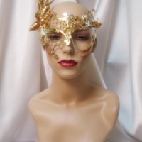 alt="gold and rhinestone mask"